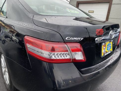Used 2011 Toyota Camry SE image 25