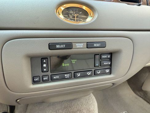 Used 2001 Lincoln Town Car Cartier image 33