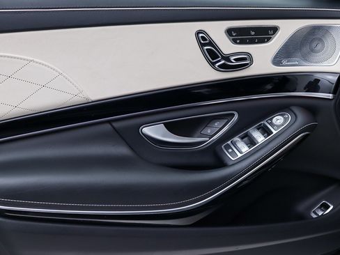 Used 2017 Mercedes-Benz S 550 Sedan image 25