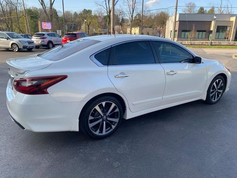 Used 2017 Nissan Altima 2.5 SR image 4