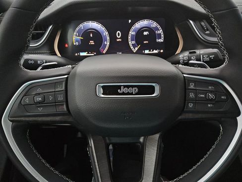 New 2025 Jeep Grand Cherokee Limited image 25