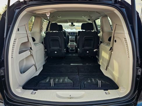 Used 2018 Chrysler Pacifica Touring Plus image 33