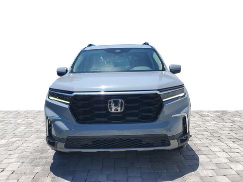 Used 2024 Honda Pilot Touring image 2