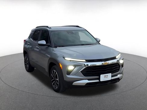 Used 2025 Chevrolet TrailBlazer LT image 3