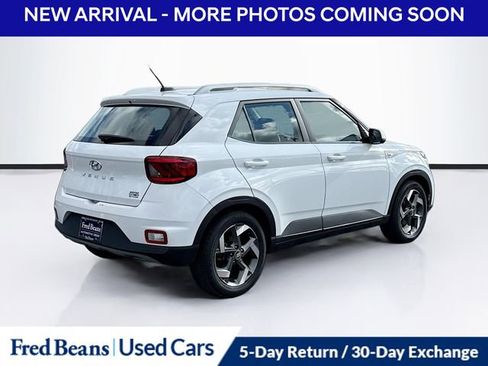 Used 2023 Hyundai Venue SEL image 7
