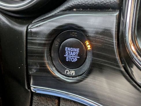 Used 2022 Jeep Grand Cherokee Limited image 20