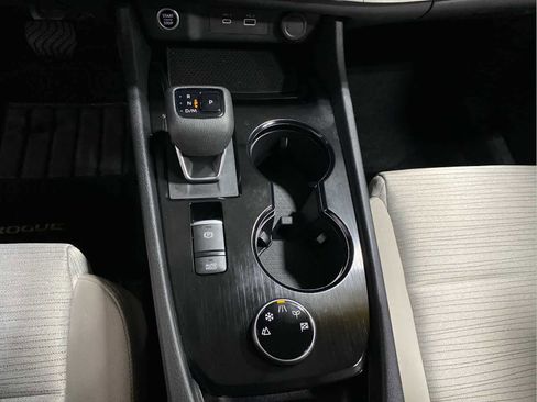Used 2023 Nissan Rogue SV image 19