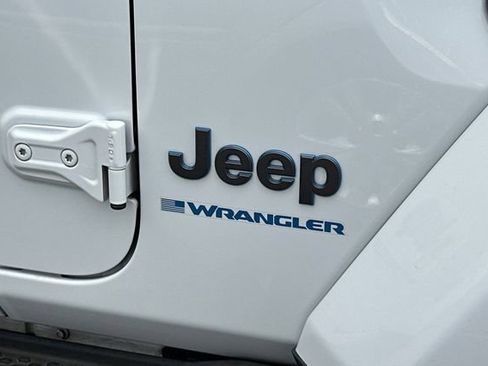 Used 2023 Jeep Wrangler Unlimited Sahara AWD/4WD image 9