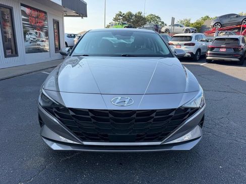 Used 2023 Hyundai Elantra SEL w/ Convenience Package FWD image 3