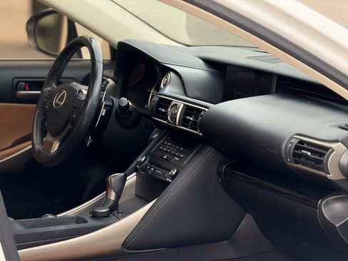 Used 2019 Lexus IS 300 image 13