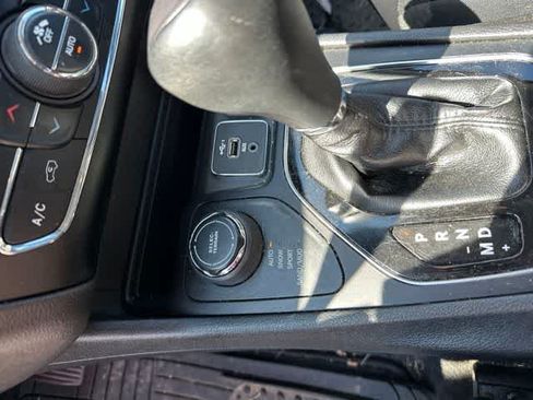 Certified 2019 Jeep Cherokee Limited AWD/4WD image 8