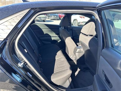 Used 2025 Hyundai Elantra Sport image 14