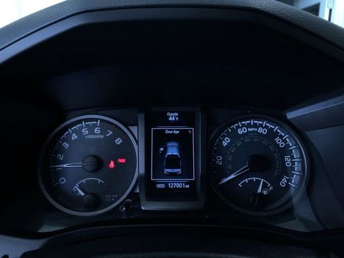 Used 2018 Toyota Tacoma TRD Sport image 25