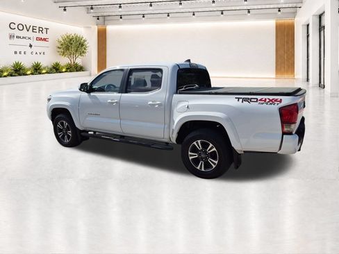 Used 2017 Toyota Tacoma TRD Sport w/ Tow Package (A/T) AWD/4WD image 9