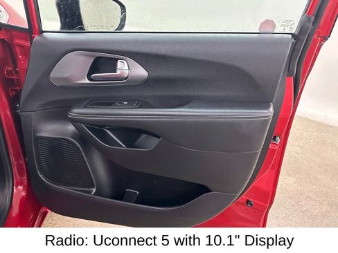 Used 2025 Chrysler Pacifica Select FWD image 20