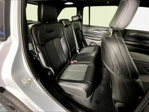 New 2025 Jeep Grand Cherokee Laredo image 11