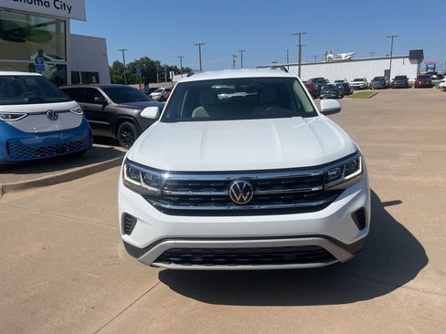 Used 2023 Volkswagen Atlas SE image 2