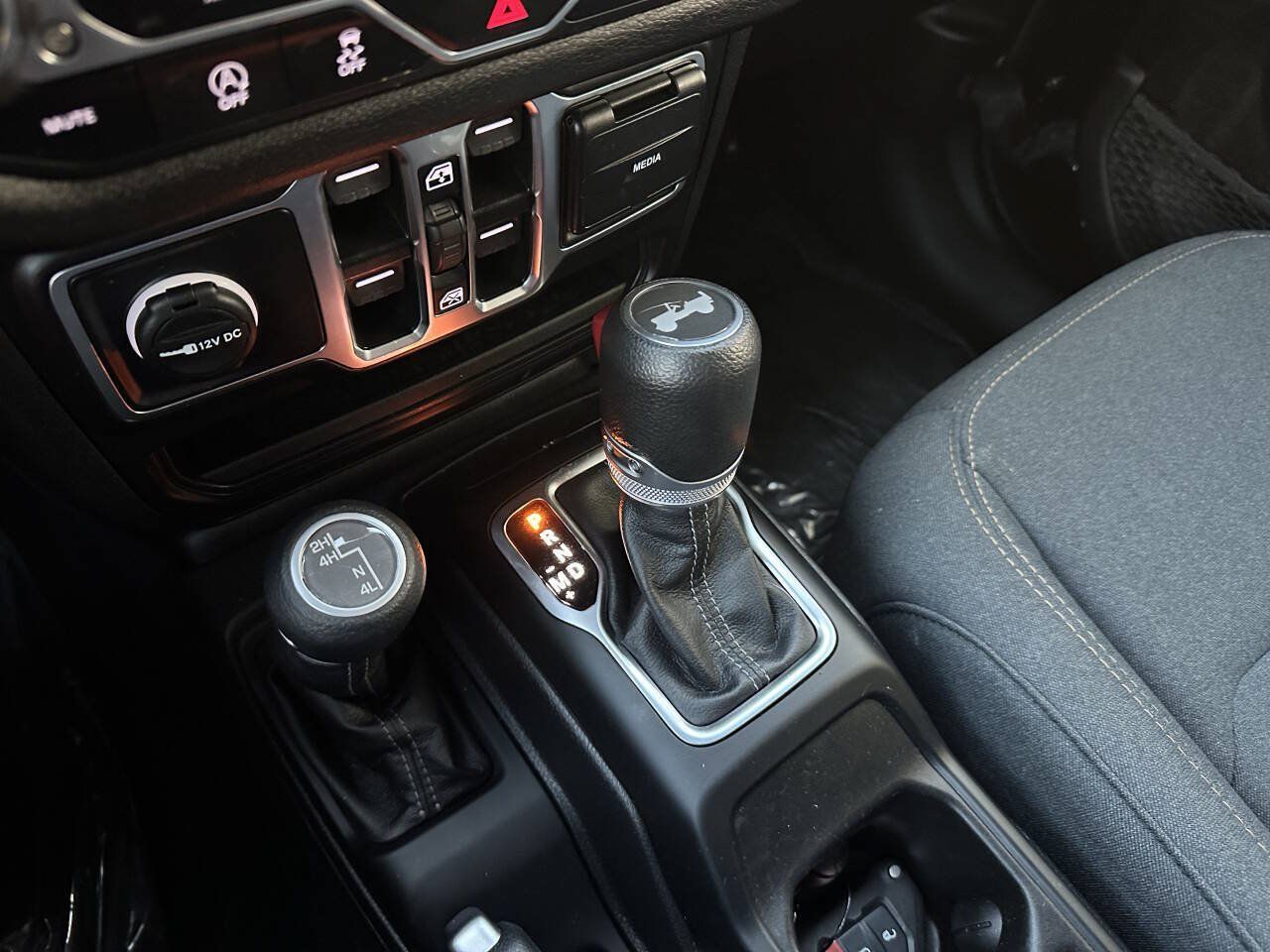 Used 2024 Jeep Wrangler Unlimited Sport AWD/4WD image 29