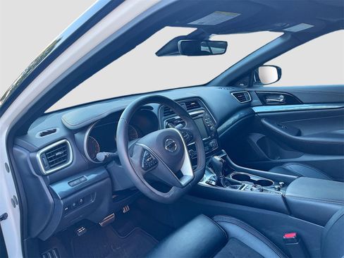 Used 2023 Nissan Maxima SR w/ Sport Mat Group image 9