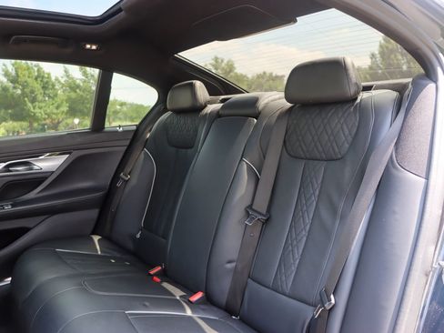 Used 2019 BMW 750i w/ Executive Package RWD image 18