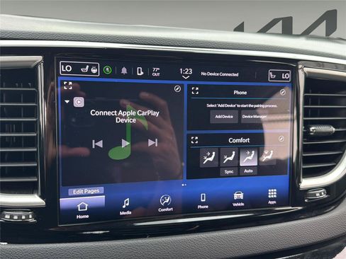 Used 2024 Chrysler Pacifica Touring-L FWD image 17