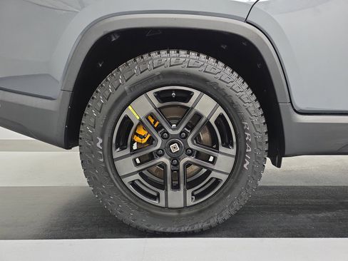 Used 2022 Rivian R1T Adventure image 12