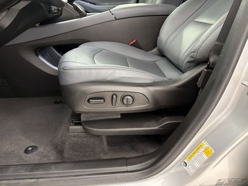 Used 2020 Buick Enclave Essence w/ Sound and Sites Package FWD image 14