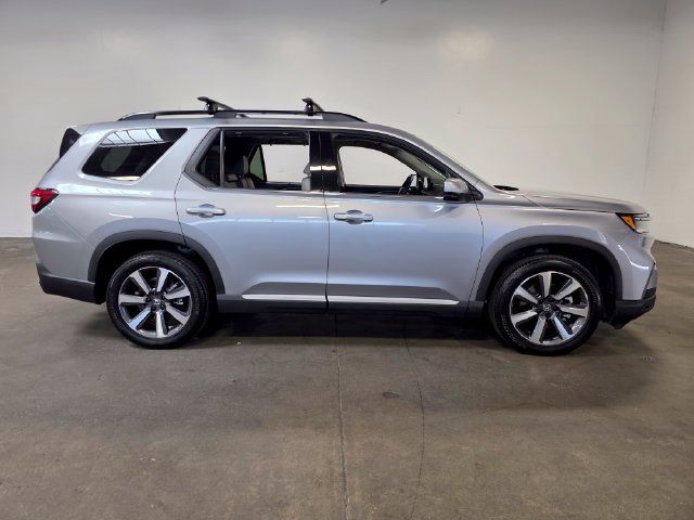 Used 2024 Honda Pilot Touring image 2