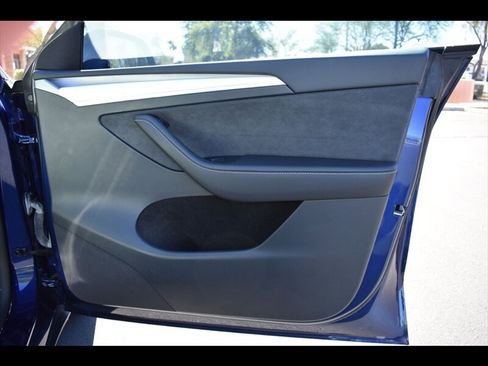 Used 2023 Tesla Model Y Performance image 38