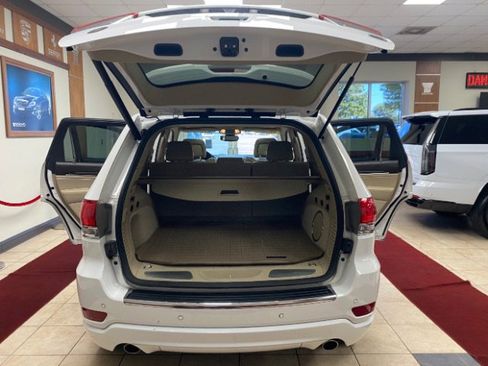 Used 2020 Jeep Grand Cherokee Overland RWD image 13