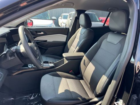 Used 2025 Chevrolet Trax LT image 35