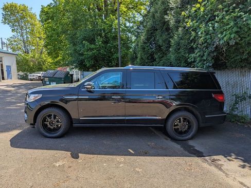 Used 2019 Lincoln Navigator L Reserve AWD/4WD image 12