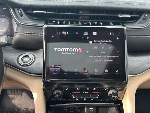 Used 2021 Jeep Grand Cherokee L Limited w/ Luxury Tech Group II image 15