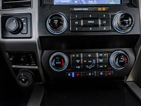 Used 2021 Ford F450 Platinum w/ FX4 Off-Road Package image 25