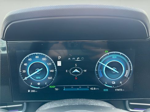 Used 2024 Hyundai Elantra Limited FWD image 15