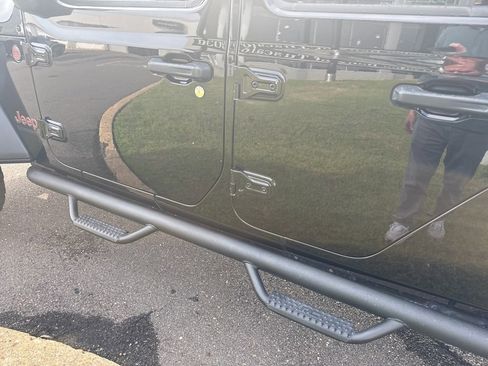 Used 2021 Jeep Gladiator Mojave w/ Trailer Tow Package image 18