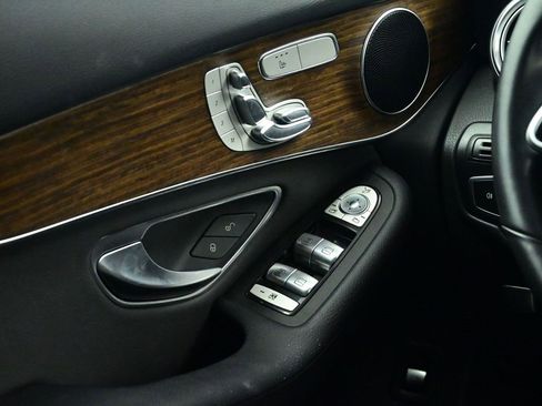 Used 2022 Mercedes-Benz GLC 300 4MATIC image 9