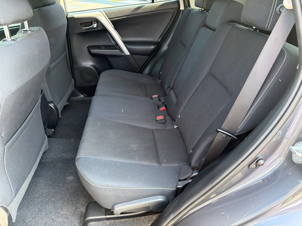 Used 2016 Toyota RAV4 XLE AWD/4WD image 23