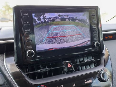 Used 2022 Toyota Corolla LE image 4