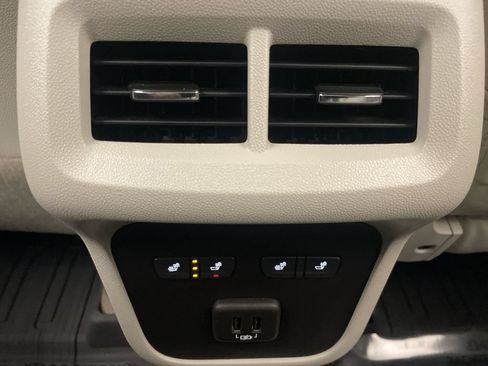 Used 2024 GMC Terrain Denali w/ Denali Premium Package AWD/4WD image 16