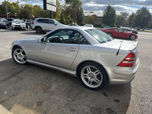 Used 2004 Mercedes-Benz SLK 32 AMG w/ Lighting Pkg image 9