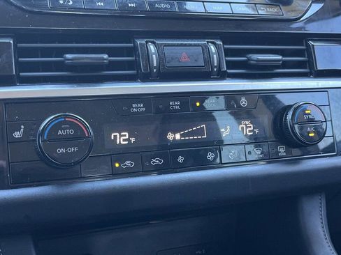 Used 2022 Nissan Pathfinder SL image 5