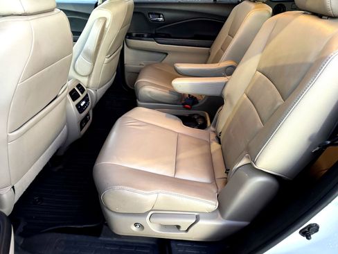 Used 2021 Honda Pilot Touring image 20