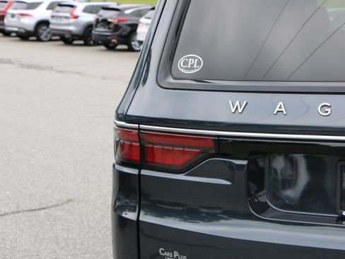 Used 2023 Jeep Wagoneer Series II w/ Premium Group I AWD/4WD image 6