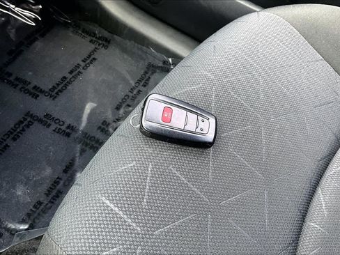 Used 2025 Toyota RAV4 XLE AWD/4WD image 14