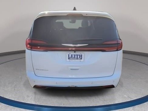 New 2026 Chrysler Pacifica Select image 6