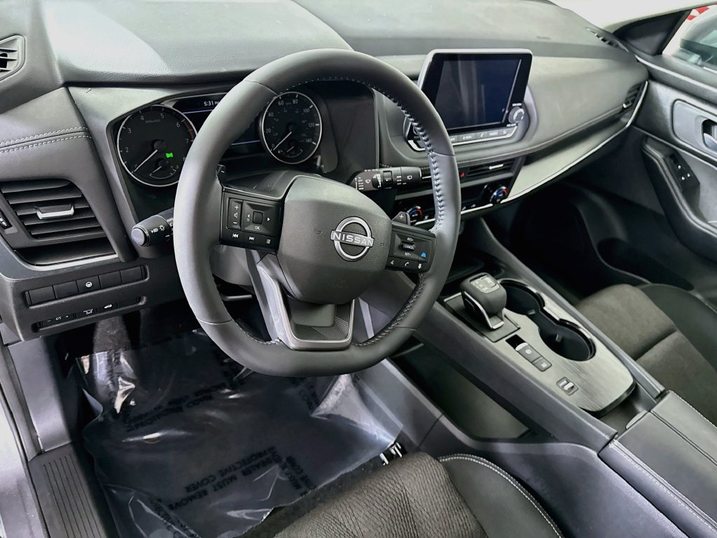 Certified 2025 Nissan Rogue SV FWD image 17