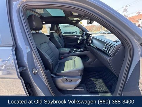 Certified 2025 Volkswagen Atlas Cross Sport SEL R-Line AWD/4WD image 24