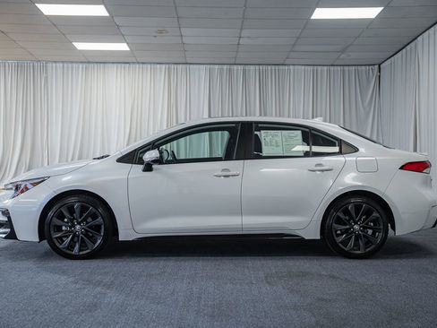 Used 2025 Toyota Corolla SE w/ SE Premium Package FWD image 5