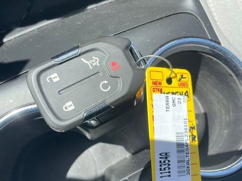 Used 2023 GMC Terrain SLE w/ Driver Convenience Package image 13